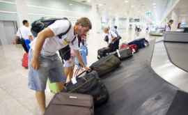 Порванные чемоданы и открытые сумки в аэропорту Кишинева ВИДЕО