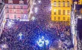 После смерти мэра Гданьска Адамовича на улицы своих городов вышли тысячи поляков