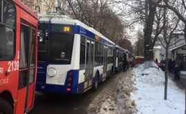 Пробки в центре столицы Десятки троллейбусов стоят