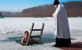 Купание в реках не имеет ничего общего с Крещением священник