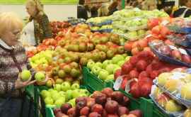 Кто покупает в Молдове фрукты и овощи на рынках а кто в супермаркетах