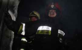 Incendiu la Bubuieci flăcările au distrus un depozit de plastic VIDEO