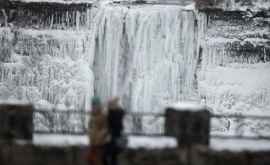 A îngheţat Cascada Niagara FOTO