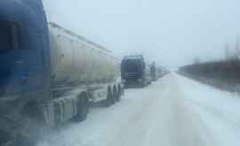 30 грузовиков застряли в Окницком районе ФОТО