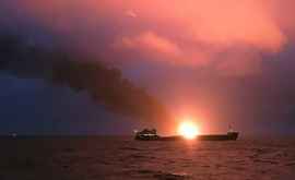 Incendiul izbucnit la bordul a 2 nave comerciale în Strîmtoarea Kerci