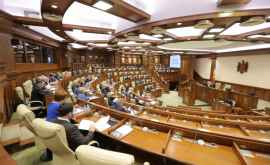 Пять новых депутатов в парламенте ФОТО