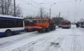 Cît de afectată a fost circulaţia transportului public în urma ninsorii
