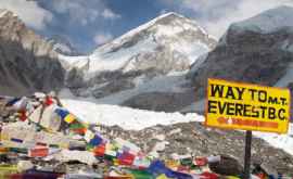Один из двух базовых лагерей Эвереста закрыли для туристов