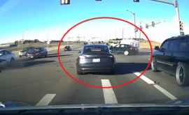 O mașină intelectuală a reușit să prevină un accident VIDEO