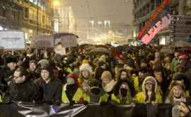 Serbia Mii de oameni au protestat din nou şi au cerut demisia preşedintelui