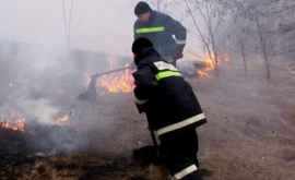 O sută de incendii izbucnite în ultimele 24 de ore