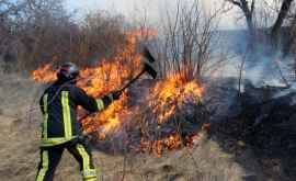 Zeci de incendii izbucnite în ultimele 24 de ore pe teritoriul ţării
