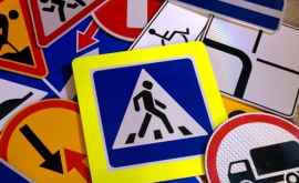 Как власти объясняют поврежденные дорожные знаки в Кишиневе ФОТО