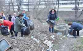 В Кишиневе было собрано более 6000 мешков мусора ВИДЕО