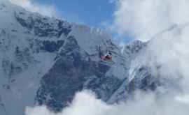 Momentul în care un elicopter se prăbușește în munți VIDEO