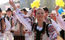Cu trompete și tobe moldovenii au umplut străzile siciliene de muzică și voie bună VIDEO