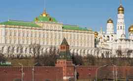 Kremlinul a răspuns la posterele Poroșenko vs Putin