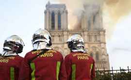 Пожар в соборе Парижской Богоматери полностью не потушен