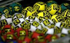 Американец 20 лет вписывал в лотерейные билеты одни и те же числа