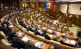 Депутаты Парламента Х созыва получили первую зарплату