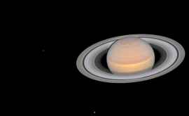 Pe unul din sateliţii Saturnului au fost observate lacuri fantome