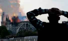 Incendiul de la NotreDame Omagiul adus monumentului afectat de flăcări