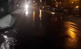 Havuzul de la Președinție ar fi inundat strada Maria Cebotari VIDEO
