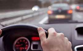 Șoferii care opresc sau parchează în stațiile din Chișinău amendați