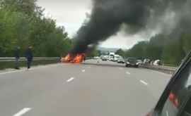 Un automobil a luat foc pe traseul Chișinău Orhei