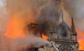 Legea privind restaurarea catedralei NotreDame din Paris adoptată