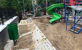 Дождь разворотил детскую площадку в столице ФОТО
