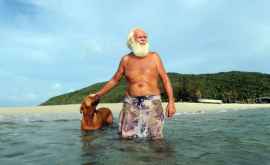 Un bărbat sa mutat pe o insulă pustie și a transformato întrun adevărat rai