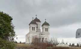 Drumul către o mănăstire din Moldova care era impracticabil asfaltat