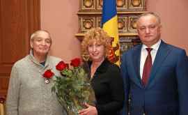 Игорь Додон поздравил с 65летием выдающего деятеля искусств Молдовы 