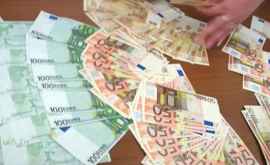 Avocat din Moldova prins în timp ce primea mită de 12000 de euro