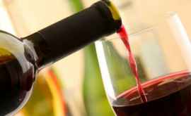 Госструктурам в России запрещены закупки иностранного вина