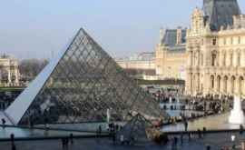 Туристы спровоцировали забастовку в Лувре
