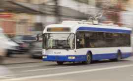 В Кишиневе пассажиры оказались запертыми в салоне троллейбуса ВИДЕО
