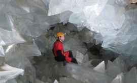 O peșteră plină de cristale descoperită în Spania