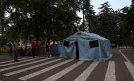 Misterul corturilor de la protestul organizat de PDM Cui aparțin