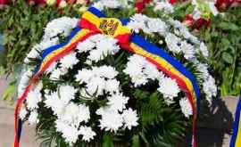 Depunere de flori în memoria victimelor căzute în cel deal doilea Război Mondial