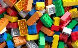 Piesele LEGO ar putea fi făcute dintrun material ecologic