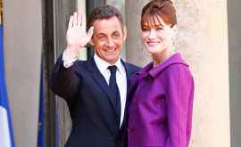O fotografie cu Nicolas Sarkozy și Carla Bruni a stîrnit un val de ironii