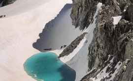 În vîrful munților Alpi sa format un lac Căldura extremă topeşte omătul
