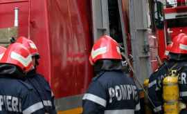 Incendiu puternic la Basarabeasca Arde o fostă baza petrolieră VIDEO