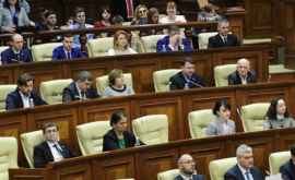 Deputații majorității au întors moțiunea democraților contra ministrei Finanțelor