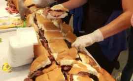 Zeci de bucătari au pregătit un sandwich de 73 de metri VIDEO