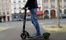 В Париже водителей самокатов будут штрафовать за неправильную парковку