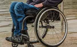 Locuitorii în scaune cu rotile din Bălți Ne interzic să intrăm în troleibuze