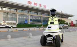 Roboţi folosiţi pentru dirijarea traficului în China